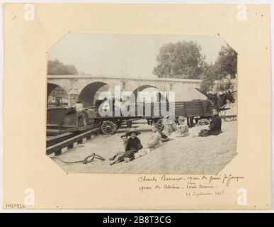 Pier Celestine - Pont Marie / 10. September 1903 Pont Marie, Quai des Celestins, 4. Bezirk, Paris Pont Marie, quai des Célestins. Paris (IVème arr.). Photographie de Charles Berroux. Tirage au gélatino-bromure d'argent, 10 septembre 1903. Paris, musée Carnavalet. Stockfoto