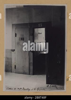 DIE ZELLE Nr. 23 VON BISCHOF DARBOY WURDE ERÖFFNET, DIE GROSSE RAKETE, 166 UND 168 DER RAKETENSTRASSE, 11. BEZIRK Porte ouvette de la Cellule Nr. 23 de Monseigneur Darboy, Gefängnis de la Grande Roquette, 166 und 168 rue de la Roquette. Paris, 11ème arr., vers 1910. Photographie de J. Stiltz. Paris, musée Carnavalet. Stockfoto