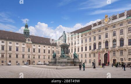 Wien, Österreich. Denkmal für Kaiser Franz I. von Österreich im Innerer Burghof in der Hofburg in Wien Stockfoto