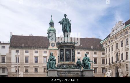 Wien, Österreich. Denkmal für Kaiser Franz I. von Österreich im Innerer Burghof in der Hofburg in Wien Stockfoto