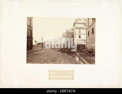 Primer Boulevard Henri IV / Rue de Sully Baracke Celestine. Piercing Boulevard Henri IV am Quai des Celestins, 4. Bezirk, Paris Marville, Charles. Amorce du Boulevard Henri IV / La rue de Sully de la caserne des Célestins. "Percement du Boulevard Henri IV au niveau du quai des Célestins, 4ème arronoire, Paris". Tirage sur Papier albuminé à partir d'un négatif sur verre au collodion humide. Entre 1865-et 1865. Paris, musée Carnavalet. Stockfoto