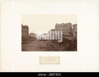 Boulevard Henri IV / (Place de la Bastille). Piercing Boulevard Henri IV Blick von der Place de la Bastille, 4. Bezirk, Paris Marville, Charles. Boulevard Henri IV / (de la Place de la Bastille). "Percement du Boulevard Henri IV, vue pry de la Place de la Bastille, 4ème-Viertel, Paris". Tirage sur Papier albuminé à partir d'un négatif sur verre au collodion humide. Entre 1865-et 1865. Paris, musée Carnavalet. Stockfoto