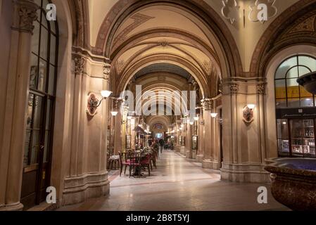 Wien, Österreich. In der Ferstel-Passage, Palais Ferstel. Ein typisches wiener Kaffeehaus. Das Hotel liegt im Innenstadtviertel. Stockfoto