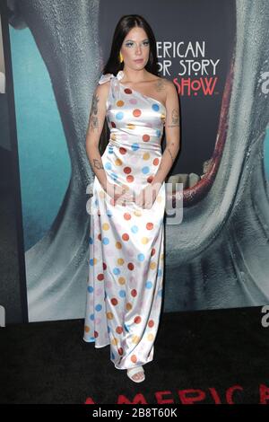 26. Oktober 2019, Los Angeles, CA, USA: LOS ANGELES - 3. Oktober: Halsey bei der 100. Episodenfeier der amerikanischen Horrorgeschichte im Hollywood Forever am 3. Oktober 2019 in Los Angeles, CA (Credit Image: © Kay Blake/ZUMA Wire) Stockfoto