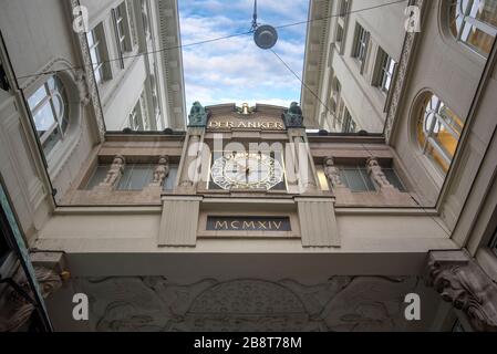 Eine astronomische Uhr Ankeruhr (ankeruhr) in Wien, Österreich. Diese Uhr wurde gebaut und von Franz von Matsch konzipiert Stockfoto