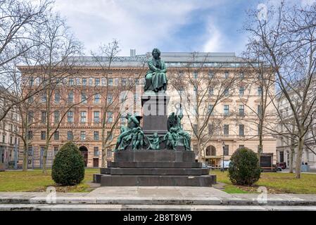 Wien, Österreich. Beethoven-Denkmal auf dem Beethovenplatz in Wien. Das Denkmal wurde 1880 enthüllt. Stockfoto