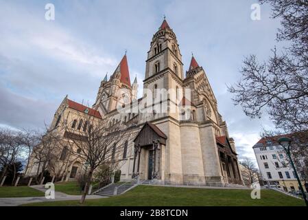 Die St.-Franz-Assisi-Kirche in Wien, Österreich, auch Kaiser-Jubiläumskirche oder Mexikokirchkirche am Mexikoplatz genannt Stockfoto