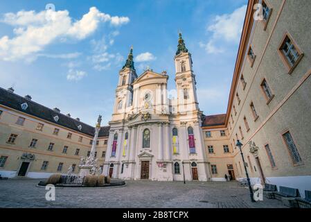 Wien, Österreich - Fassade der Barockkirche Maria treu - katholische Kirche Piaristenkirche oder römisch-katholische Piaristische Kirche in Wien Stockfoto