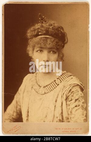Porträt von Rosine Bernard, genannt Sarah Bernhardt (1844-1923), Schauspielerin Atelier Nadar. "Portrait de Rosine Bernard, dite Sarah Bernhardt (1844-1923), actrice". Tirage sur Papier Albuminé. Paris, musée Carnavalet. Stockfoto