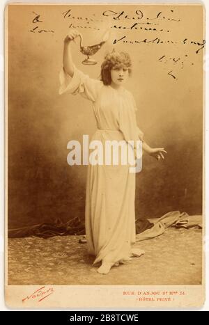 Porträt von Rosine Bernard, genannt Sarah Bernhardt (1844-1923), Schauspielerin Atelier Nadar. "Portrait de Rosine Bernard, dite Sarah Bernhardt (1844-1923), actrice". Tirage sur Papier albuminé. vers 1884-1884-1884. Paris, musée Carnavalet. Stockfoto