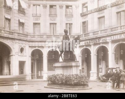 REITERSTANDBILD VON EDWARD VII, Statue équestre d'Edouard VII, Place Edouard VII, Paris (IXème arr.). Photographie de Charles Lansiaux (1855-1939), 1919. Paris, musée Carnavalet. Stockfoto