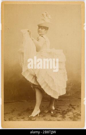 Portrait von La Goulue, einem Tänzerporträt de Louise Weber (1865-1929) dite la Goulue en danseuse de french Cancan. Photographie anonyme dans un Studio. Tirage sur Papier Albuminé. Paris, musée Carnavalet. Stockfoto