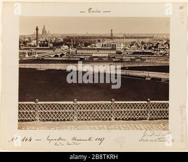 Blick auf die Universalausstellung von 1867, vom Trocadero, 7. Pariser Bezirk. Paris. Universal-Ausstellung (Blick von Trocadero) Vue de l'Exposition Universelle de 1867, depuis le Trocadéro, Paris (VIIème arr.). Photographie d'Edouard Dontenville ou Dontenvill. Tirage sur Papier Albuminé. Paris, musée Carnavalet. Stockfoto