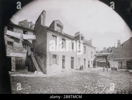 Passy - ALTE HAUSSTRASSE BEETHOVEN Passy, Vieille maison rue Beethoven: Cour de l'ancien coulent des Cordeliers. Paris (XVIème arr.). Photographie de V. Mestral. Paris, musée Carnavalet. Stockfoto