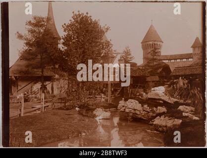 Universalausstellung von 1900, Schweizer Dorf, Camp Lapps. Swiss Village, auf dem Champ de Mars, World Expo 1900, 7. Bezirk, Paris. Exposition universelle de 1900, Village Suisse, Campement de Lapons. "Village Suisse, Coin sur du Champ-de-Mars, Paris (VIIème arr.)". Photographie anonyme. Aristoteles. 1900. Paris, musée Carnavalet. Stockfoto