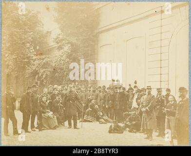 Gruppe im Justizministerium. Gruppe im Justizministerium, Place Vendome, 1. Bezirk, Paris. 1871. "Groupe dans le ministère de la Justice, Place Vendôme, Paris (Ier arr.)". Photographie anonyme. Tirage sur Papier Albuminé. 1871. Paris, musée Carnavalet. Stockfoto