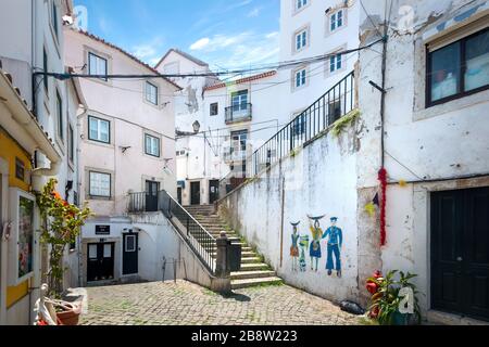 Wunderschöne und einzigartige Viertel Alfama in Lissabon, Portugal Stockfoto