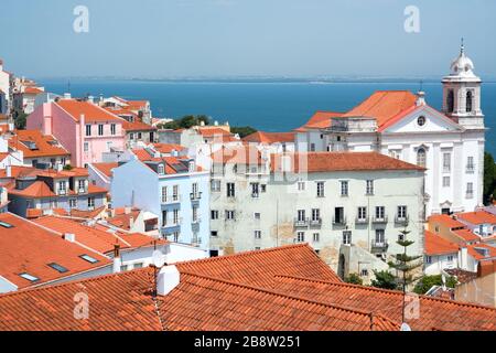 Wunderschöne und einzigartige Viertel Alfama in Lissabon, Portugal Stockfoto