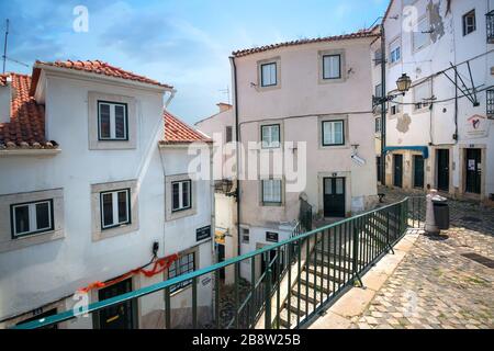 Wunderschöne und einzigartige Viertel Alfama in Lissabon, Portugal Stockfoto