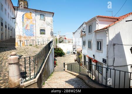 Wunderschöne und einzigartige Viertel Alfama in Lissabon, Portugal Stockfoto