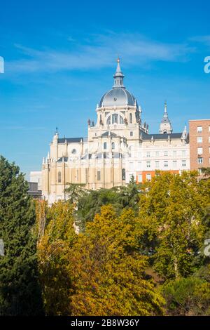 Almudena Kathedrale von Las Vistillas. Madrid, Spanien. Stockfoto