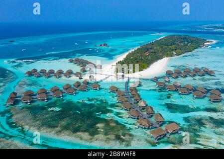 Strand von tropischer Insel auf den Malediven Stockfoto