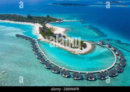 Strand von tropischer Insel auf den Malediven Stockfoto