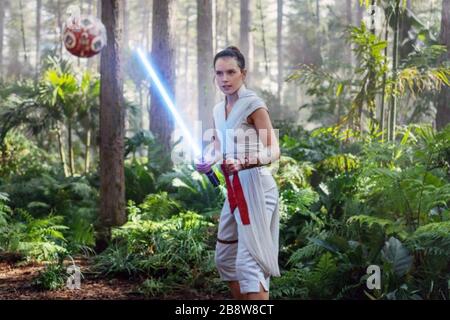 STAR WARS: DER AUFSTIEG VON SKYWALKER 2019 Lucasfilm/WaltDisney Studios Film mit Daisy Ridley als Rey Stockfoto