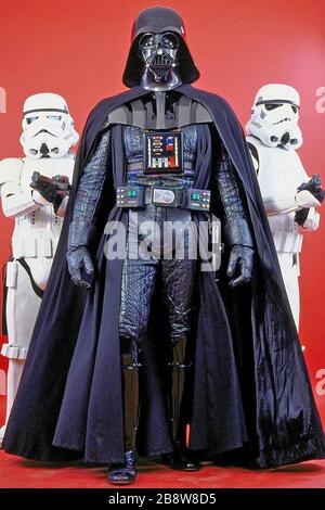DAS EMPIRE SCHLÄGT 1980 Lucasfilm/20th Century Fox Produktion mit David Prowse als Darth Vader ZURÜCK Stockfoto