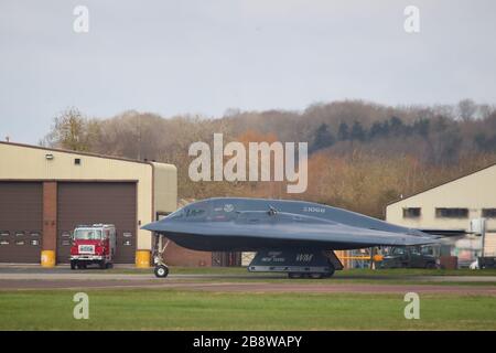 Northrop Grumman B-2 Spirit of New York Stealth-Bomber, der nach Übungen in Europa, RAF Fairford, Großbritannien, in die USA ausging Stockfoto