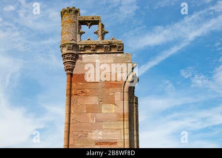 Spaziergang durch die historische Melrose-Abtei in Großbritannien, Großbritannien Stockfoto