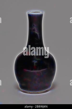 Miniatur-Bottle-Shaped-Vase, Qing-Dynastie (1644-1911) oder später, China, Porzellan mit spiegelschwarzer Glasur, H. 7,9 cm (3 1/8 Zoll), Diam. 4,1 cm (1 5/8 Zoll), von Gibon neu vorgestellt, Design von warmem, fröhlichem Leuchten von Helligkeit und Lichtstrahlen. Klassische Kunst mit moderner Note neu erfunden. Fotografie, inspiriert vom Futurismus, die dynamische Energie moderner Technologie, Bewegung, Geschwindigkeit und Kultur revolutionieren. Stockfoto