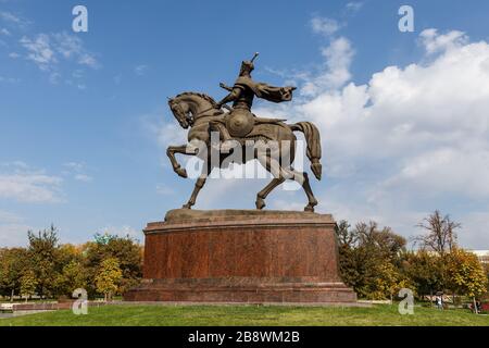 Taschkent, Usbekistan - 3. November 2019: Amir Timur Denkmal. Denkmal für Amir Timur in Taschkent. Bronzenes Reiterdenkmal von Tamerlane. Stockfoto