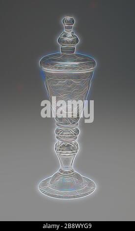 Goblet mit Deckel, ca. 1750, Deutschland, Braunschweig, vermutlich eingraviert von Johann Heinrich Balthasar (Deutsch, aktiv 18. Jahrhundert), Brunswick, Glas, 32,7 × 9,5 cm (12 7/8 × 3 3/4 Zoll), von Gibon neu erdacht, Design von warmfröhlichem Leuchten von Helligkeit und Lichtstrahlen. Klassische Kunst mit moderner Note neu erfunden. Fotografie, inspiriert vom Futurismus, die dynamische Energie moderner Technologie, Bewegung, Geschwindigkeit und Kultur revolutionieren. Stockfoto