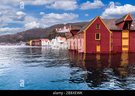 Bergen, Norwegen. Typische Hafenhäuser am Wharf von Skuteviksbrygge. Stockfoto