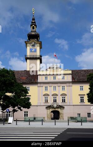 Österreich, Landhausbau mit zuschaltbarem Uhrturm, Linz war 2009 Kulturhauptstadt Europas Stockfoto