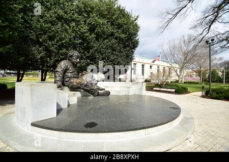 Albert Einstein Memorial an der National Academy of Sciences in Washington DC on Constitution Ave Stockfoto