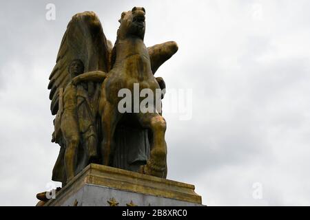 Die Kunst des Friedens Bronzeplastik an der Einfahrt der Arlington Memorial Bridge Stockfoto