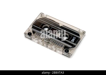 Kompakte Audiobänder für die Magnetaufnahme auf einer isolierten weißen background.Compact Kassette Stockfoto