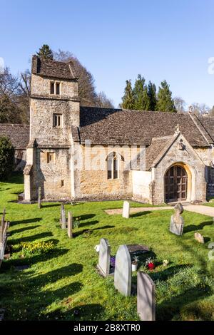 Frühling im Cotswold-Dorf Bagendon, Gloucestershire UK Stockfoto