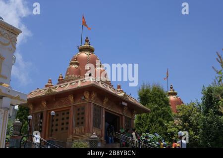 Menschen, die den Tempel von Lord Shiva in Char dham in Namchi Sikkim Indien besuchen Stockfoto