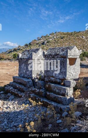 Die antike Stadt Sidyma aus dem Dorf Dodurga. Fethiye, Mugla, in der Türkei. Stockfoto