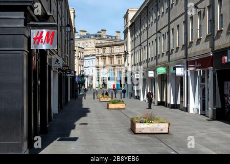 Leere Straßen in Bath, Somerset, da soziale Distanzierungsmaßnahmen in ganz Großbritannien wirksam werden, um den Ausbruch des Coronavirus zu versuchen und einzudämmen. Stockfoto
