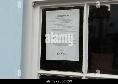 Windsor, Berkshire, Großbritannien. März 2020. Kath Kidston bleibt für Unternehmen offen, ergreift jedoch Maßnahmen aufgrund der Coronavirus Pandemie. Kredit: Maureen McLean/Alamy Stockfoto