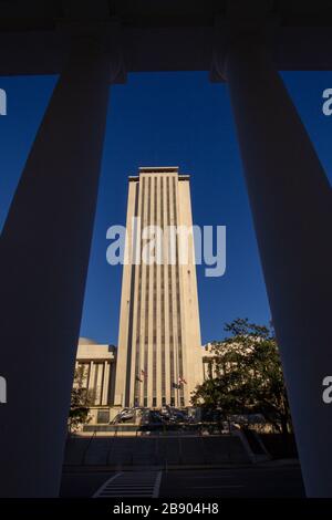 Das Florida State Capitol Building in Tallahassee, Florida, eingerahmt vom Florida Supreme Court Building. Stockfoto