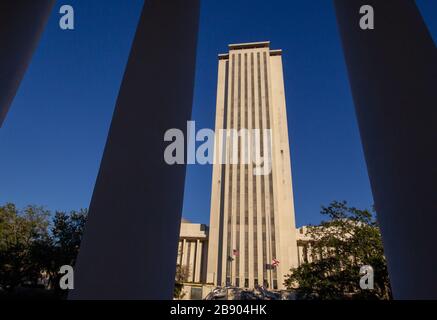 Das Florida State Capitol Building in Tallahassee, Florida, eingerahmt vom Florida Supreme Court Building. Stockfoto