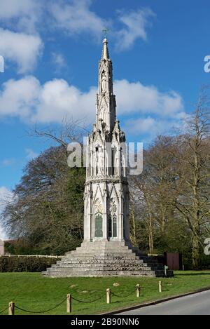 The Sledmere Cross, im Dorf Sledmere, East Yorkshire, England, Großbritannien Stockfoto