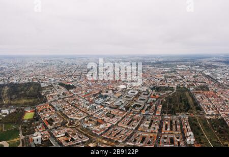 Luftbild DDR-Plattenbau in Berlin Stockfoto