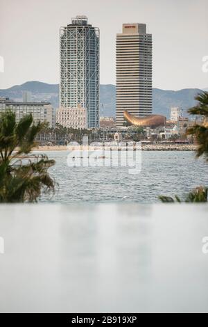 Wolkenkratzer in der Frontlinie von Barcelona, Katalonien. Spanien Stockfoto