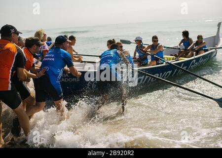 Wettbewerb der Laguters oder Laguts, katalanische Traditionsboote, in Cambrils, Tarragona. Katalonien, Spanien Stockfoto